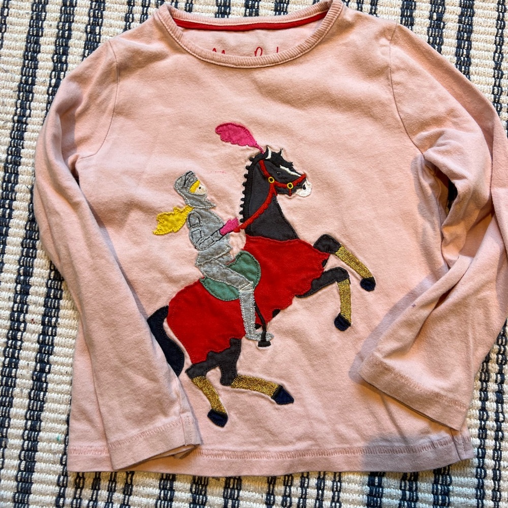 Mini Boden Light Pink Long-Sleeve Knight & Horse Appliqué Tee